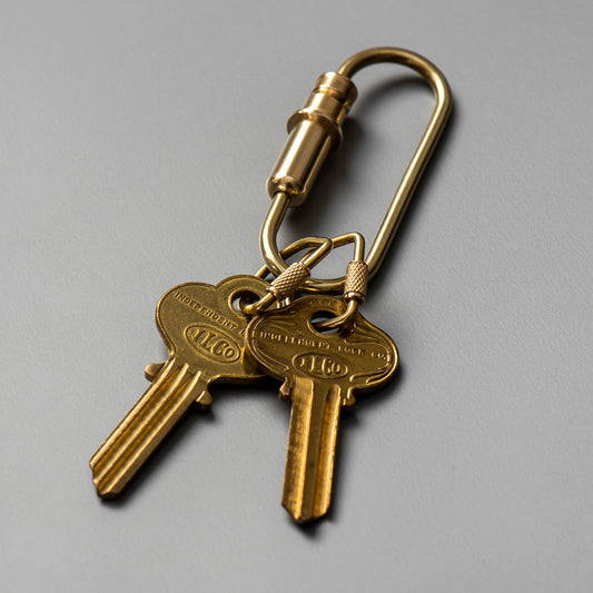 ヴィンテージのデニムや軍パンに合うカラビナ