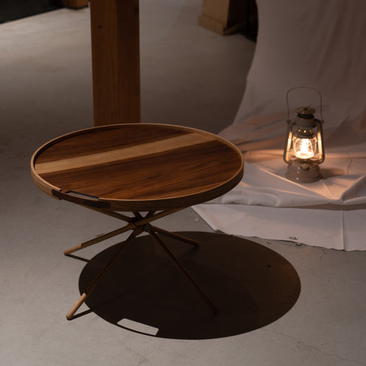 美しさと実用性を兼ね備えた折りたたみ式コーヒーテーブル / Somewhere Foldable coffee table
