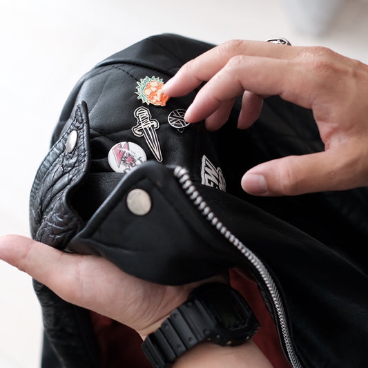 しっかり固定できるピンバッジ用キャッチ