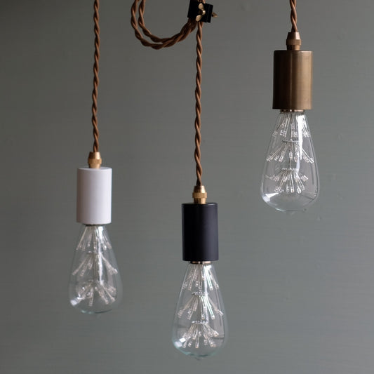 灯りの主役を引き立てるベースライト