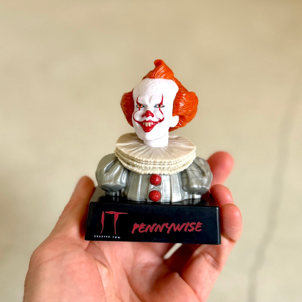 囁きボブルヘッドフィギュア – HATCH