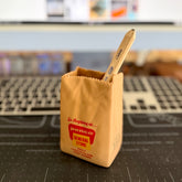 紙袋のような磁器製デスクオーガナイザー