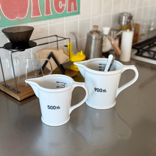 絵になる磁器製メジャーカップ