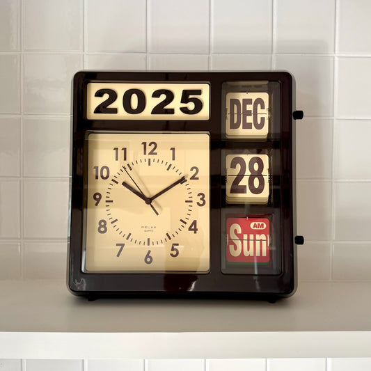 “今日”を大切にしたくなるカレンダー付きクロック