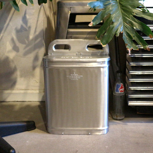 無骨なアルミ製ゴミ箱(レターボックス)