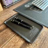 無骨な黒のステーショナリートレイ