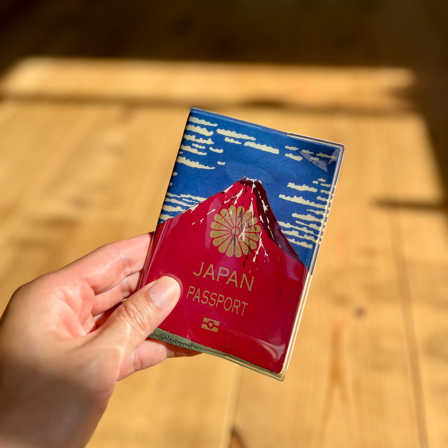 北斎の富士が浮かぶパスポートケース – HATCH