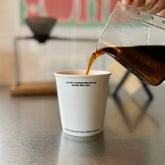 紙コップを模した陶器カップ