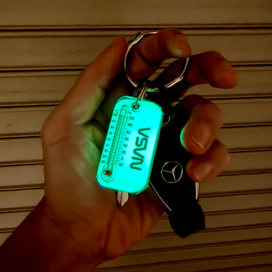 蓄光 × NASA。ずるいキーホルダー。