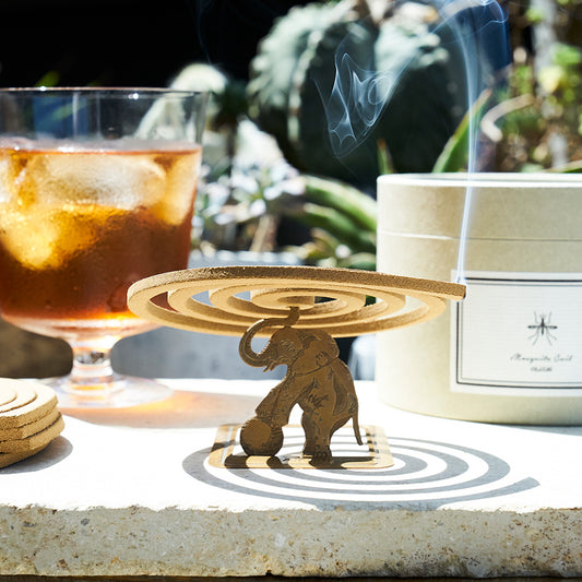 夏に佇む象の蚊取り線香立て