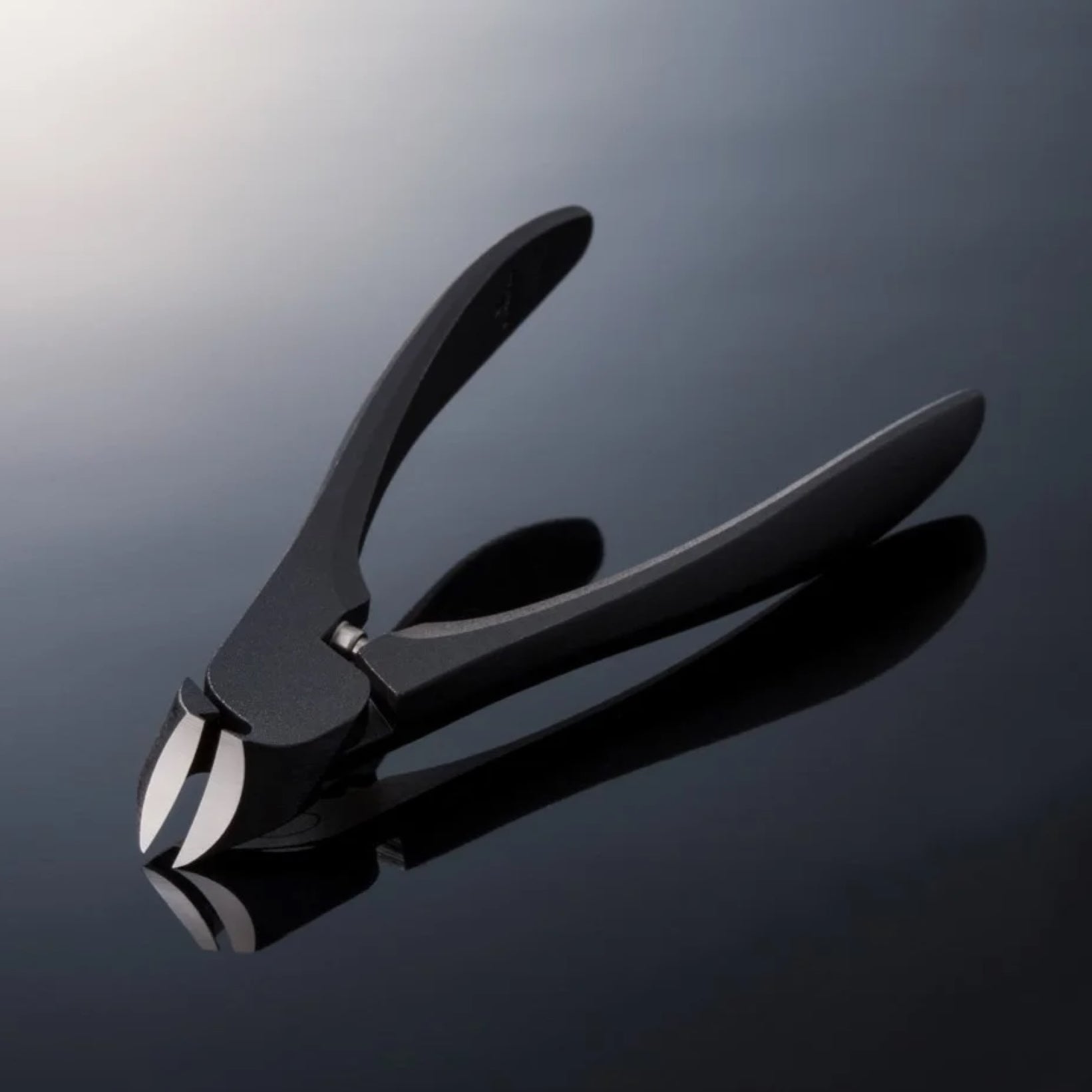 つめ切り BLACK(S) / SUWADA – HATCH