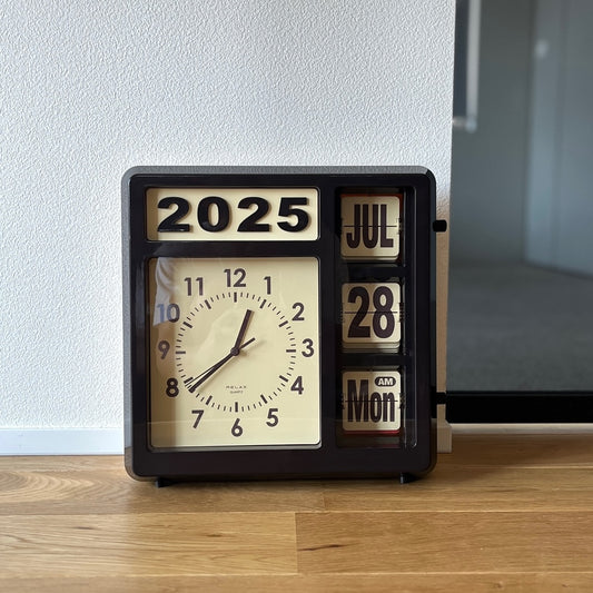 “今日”を大切にしたくなるカレンダー付きクロック