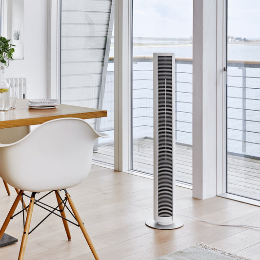 佇まいまで涼しい、スリムタワーファン