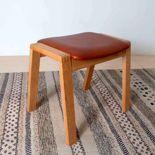 レザーのスタッキングスツール