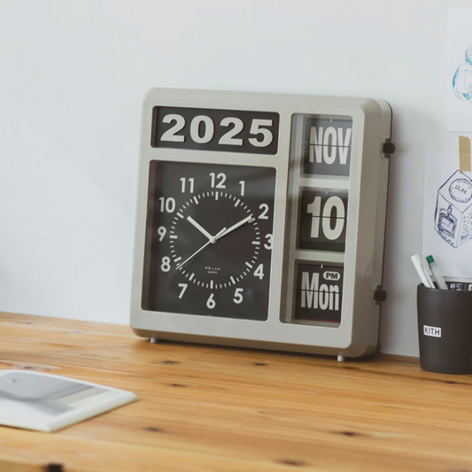 “今日”を大切にしたくなるカレンダー付きクロック