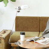 シンプルで神経質で少しインダストリアルな雰囲気を持つライト