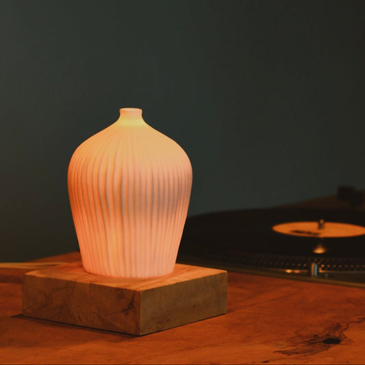 光を透かす、フォルム美ランプ / TORCH