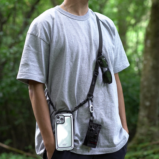 スマホもギアも吊るせる、拡張ストラップ
