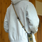 スマホもギアも吊るせる、拡張ストラップ