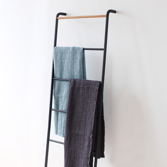 立て掛けるだけで収納できるラダー