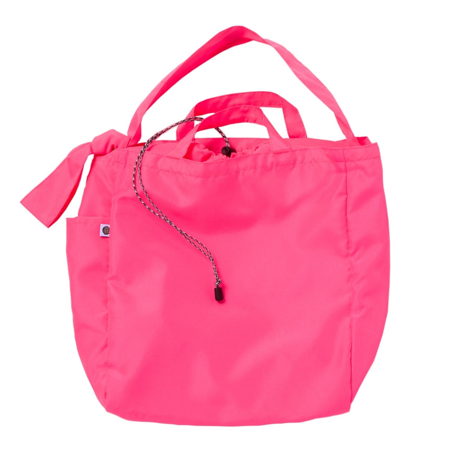 付け根から離れた目印のステッチまでで結んだ場合は肩掛け(トート)として