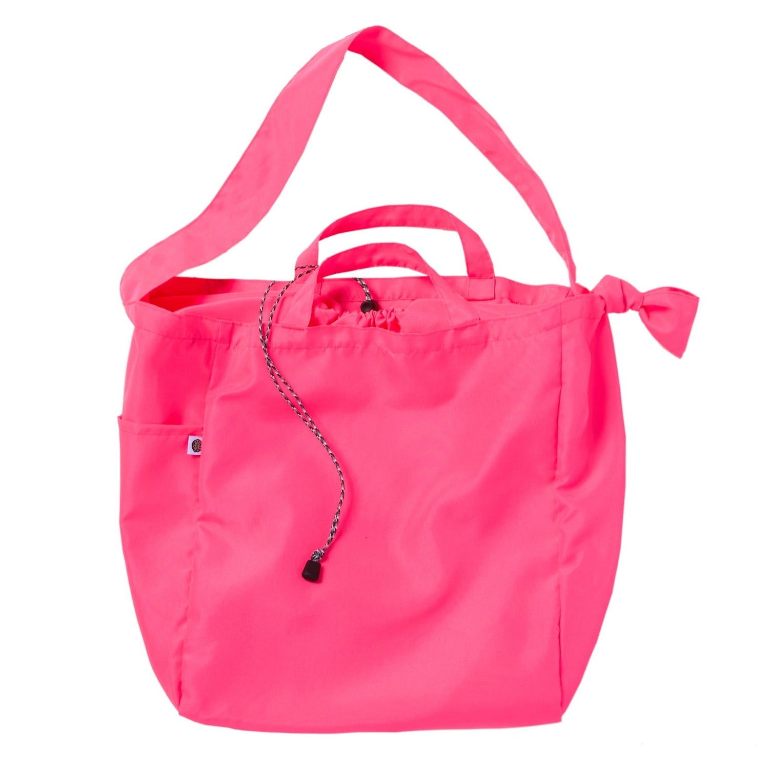 付け根から近い目印のステッチまでで結んだ場合は斜めがけ(ショルダーバッグ)として