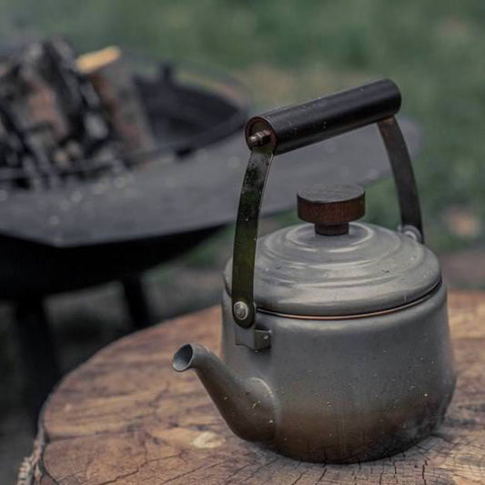 使い込むほどにいい味が出るEnamel Teapot
