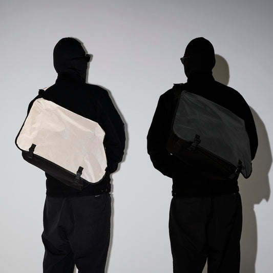 BLACK REFLECTIVE MESSENGER / PACKING