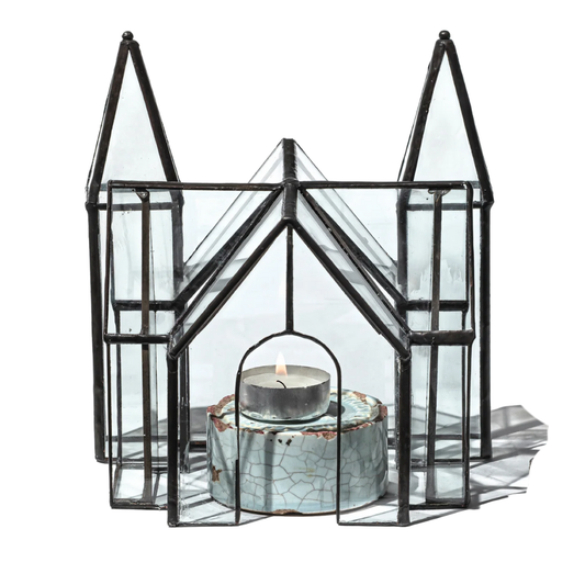 キャンドルの光を飾る、小さなステンドグラスハウス