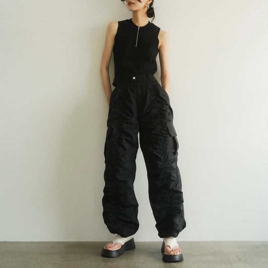 waterproof gathered pants / Knuth Marf
