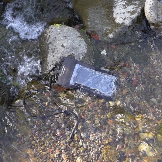 夏の行動範囲を広げるスマホ防水ケース