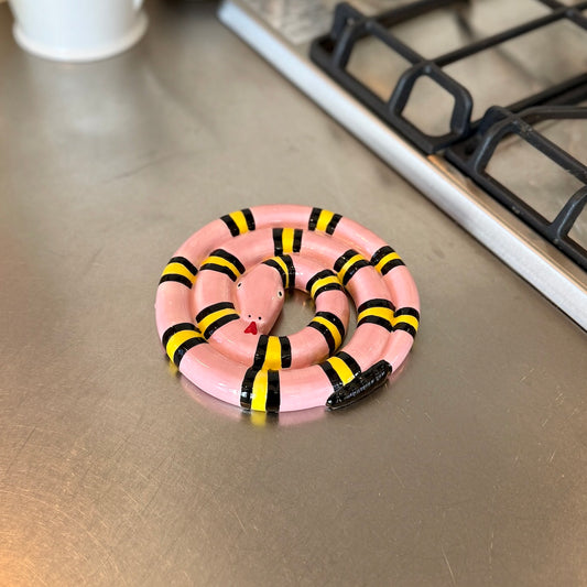 ペロっと顔のラッキー鍋敷き