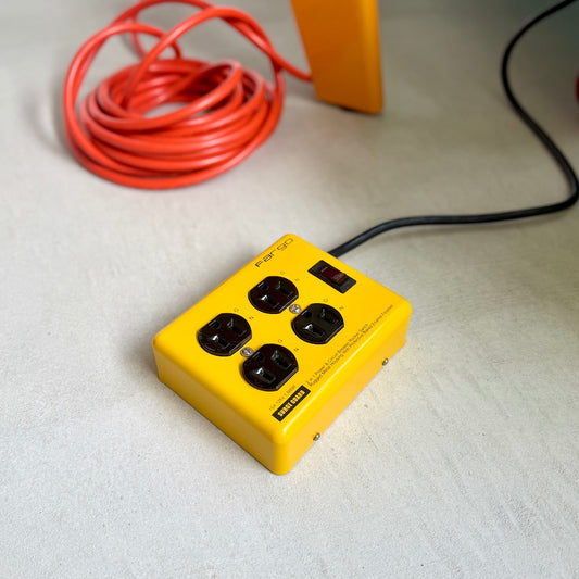 ビビッドな電源タップ