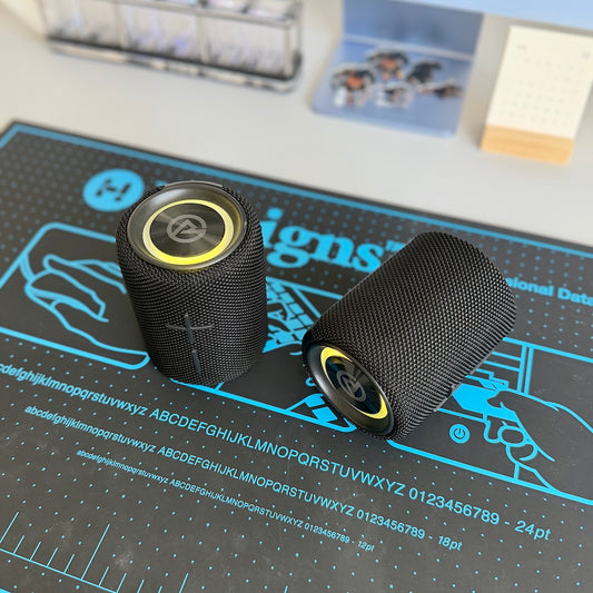 パカッと分離、防水デュアルスピーカー