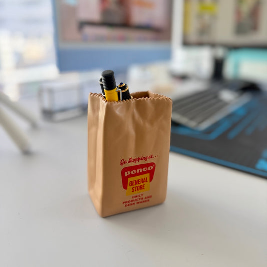 紙袋のような磁器製デスクオーガナイザー