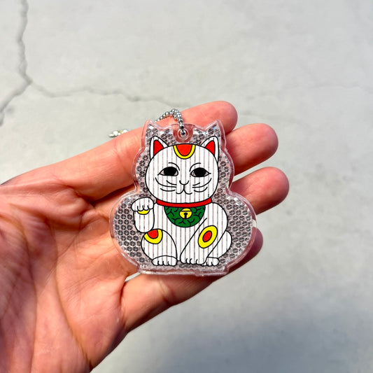 2倍光る招き猫のお守リフレクター（フィンランド製）