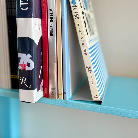 本立ての新しいカタチ / 9° BOOK STOPPER