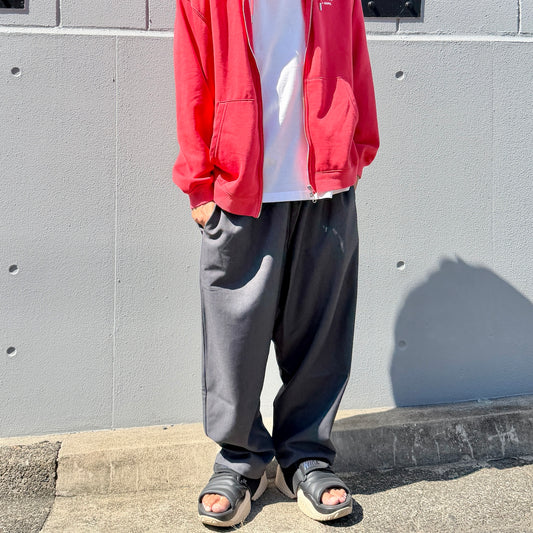 シルエットも快適さも、やみつきパンツ / SUNDAY PANTS