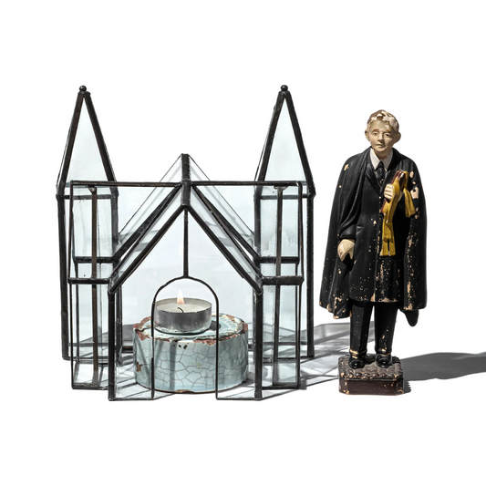 キャンドルの光を飾る、小さなステンドグラスハウス