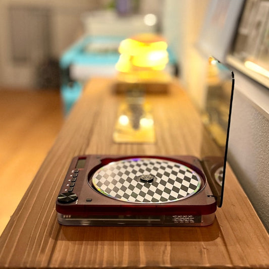 エモさと最新が共存。Bluetooth対応CDプレーヤー(壁掛けOK)