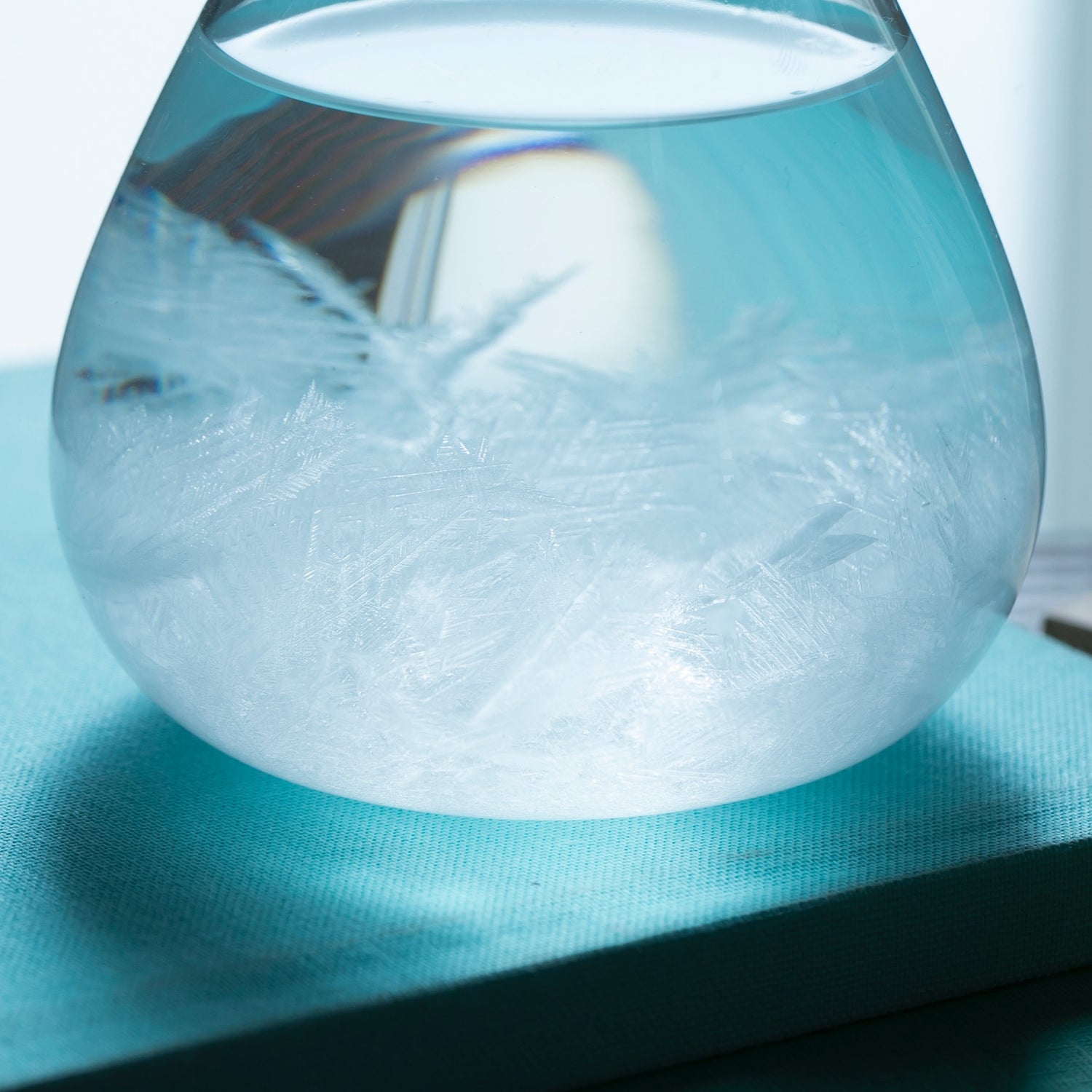 天候によって変化する結晶を楽しむストームグラス – HATCH